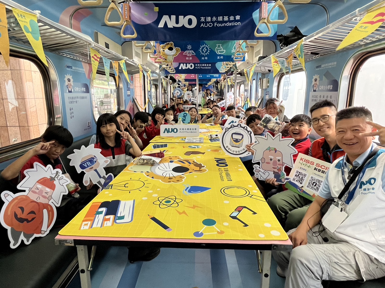 918搏天堂永續基金會參與「臺灣科普環島列車」，設計基礎科學車廂課程，以「淨零碳排和永續能源」為主題，讓學生透過創意實驗認識淨零知識，以及思考生活中的減碳行為